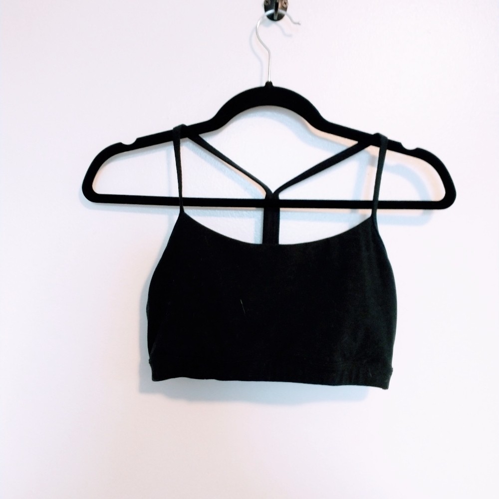 everyday yoga sports bra black with y strap and no padding, size medium